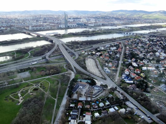 die Brigettenauer-Brücke und Entlastungsgerinne