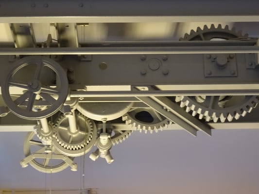 es sind noch die Maschinenteile erhalten und im Lokal verblieben