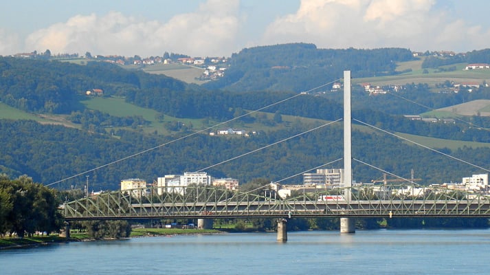die Eisenbahnbrücke