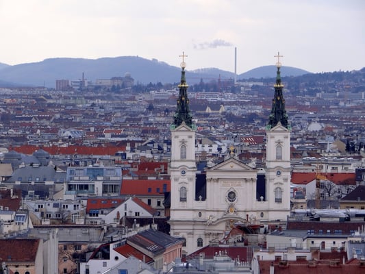 die barocke Kirche Maria Treu am Jodok-Fink-Platz