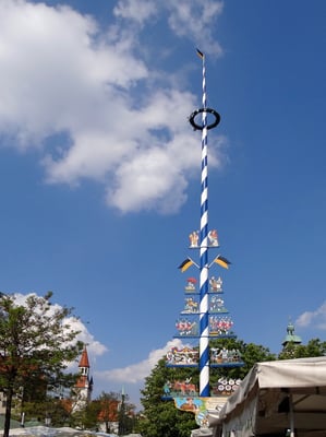 Maibaum auf dem Viktualienmarkt
