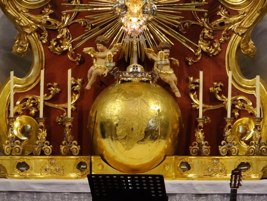 Tabernakl in Form einer Weltkugel