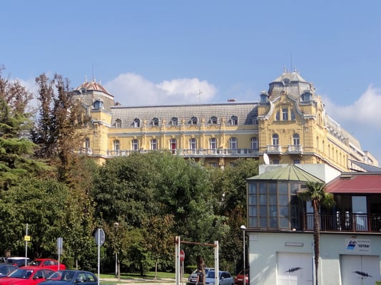 das Hotel Riviera - neobarockes Gebäude aus dem 19. Jh. im historischen Zentrum