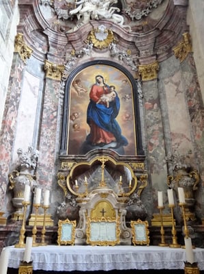 im Aufgang im Schloss