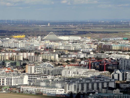 im Hintergrund das Rinterzelt, Abfallbehandlungsanlage der Stadt Wien am Rautenweg
