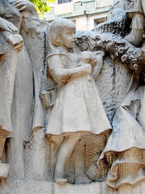 Detail Denkmal des Dichters Mihály Vörösmarty am Vörösmarty tér