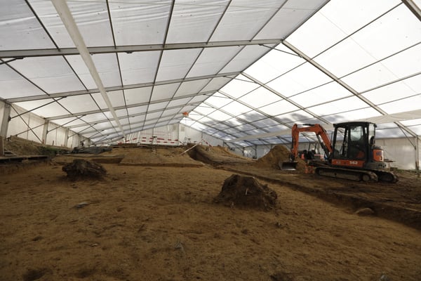 Überdachter Grabhügel im Challnechwald» (Foto: Archäologischer Dienst)