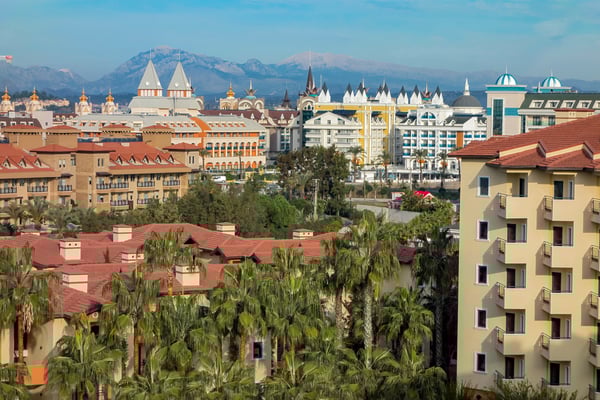 Blick vom Balkon unseres Hotels auf den Touristenort Kumköy
