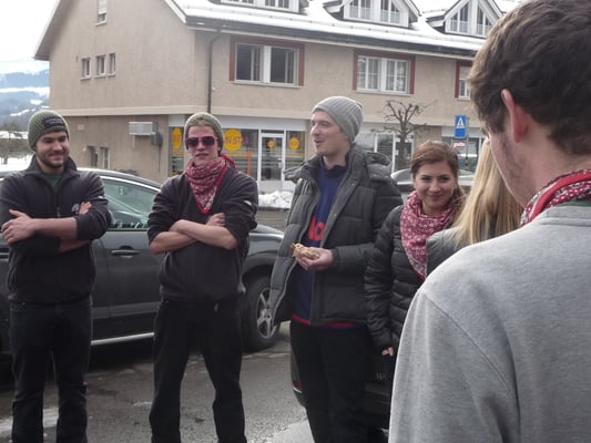 Body-Guards sicherten die Umgebung ab....