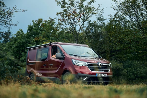 Renault Trafic Kompanja in Karmesin Rot.