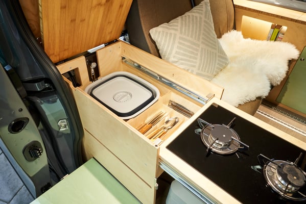 Im Kompanja kochen mit dem integrierten Gasherd.