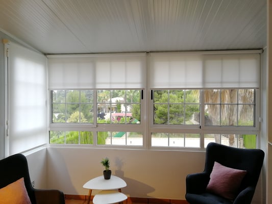 Cerramiento de aluminio, detalle ventanas correderas frontales.