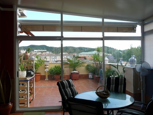 Cerramiento de aluminio vista desde el interior.