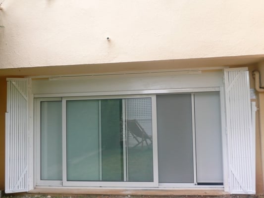 Reja de seguridad puertas abatibles abiertas