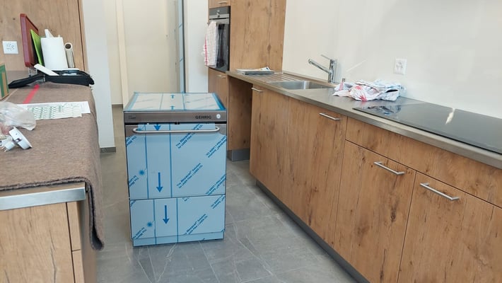 gemmet handels ag, gemmet expert blog, küchenbau, küchenplanung, oberwallis, wallis, waadt, waadtland, einbauküchen, massgeschneidert, take away, bistro, büro, schule, mehrzweckhalle, kita, kindertagesstätte, chalet, luxuschalet, privatküche