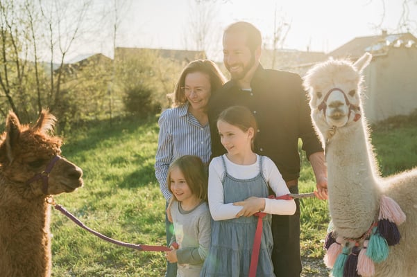 Gemeinsam unterwegs: Tiere, Natur und Familienglück