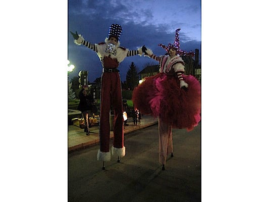 (DR) Compagnie Remue ménage-Les Gnomikys-Marché de Noël Amiens-CASA Chambres d'hôtes
