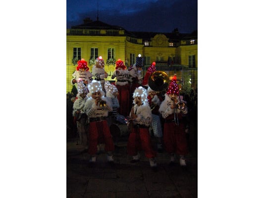 (DR) Compagnie Remue ménage-Les Gnomikys-Marché de Noël Amiens- CASA Chambres d'hôtes Amiens