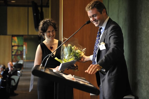 Annabel Crabb receives a vote of thanks from Simon Frame