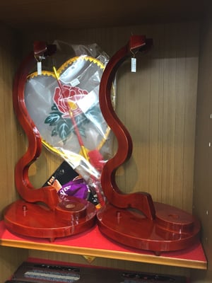 三線立てやチューナー、バチ等小物も全部揃います