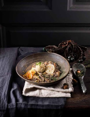 FALSTAFF BOOKAZINE STILLE NACHT FOTO: KONRAD LIMBECK