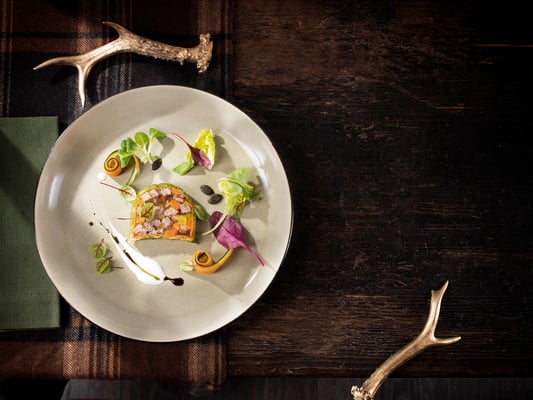 FALSTAFF BOOKAZINE JÄGERBALL FOTO: KONRAD LIMBECK