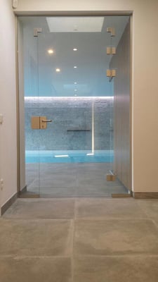 Moderner Zugang zum Pool. 