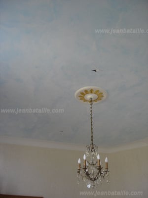 Plafond en "ciel" pose de la rosace, peinture, feuille d'or et décoration en glacis