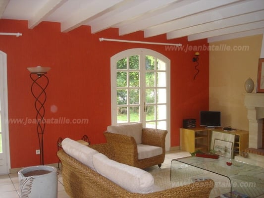 Plafond peint en blanc et pose tapisserie