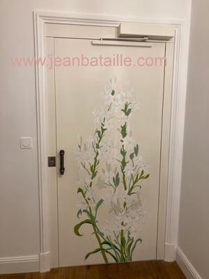 Décor sur une porte d'ascenceur