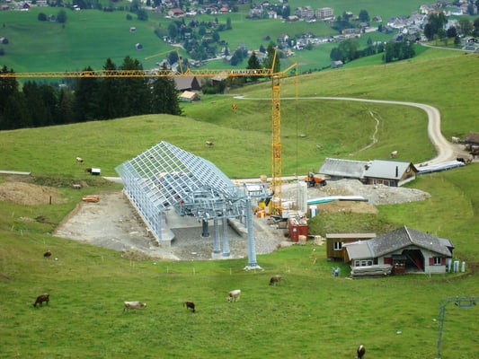 Baustelle für die neue Gondelbahn "Stöfeli" - Talstation