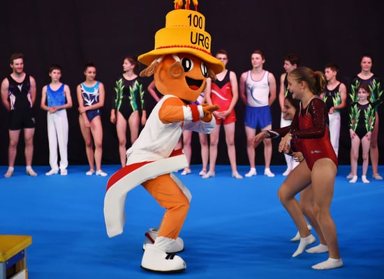 Urgette danse avec Laura et Naia