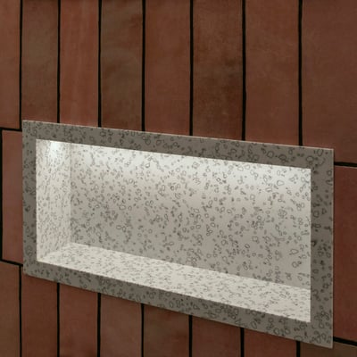 Niche in the bathroom wall coated with Staron Mosaic Dalmatian solid surface