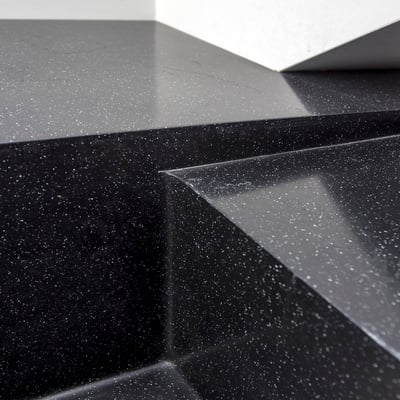 Black Corian windowsill continuing into worktop and sink / fabricator - Gforma