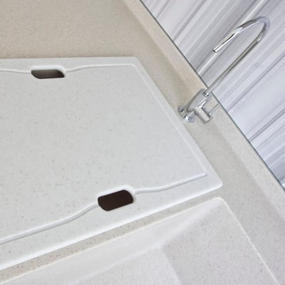 Cutting board functioning as a sink cover in the kitchen 