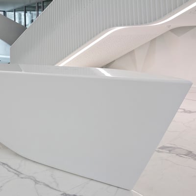 Laivo formos registratūra verslo centre iš akrilinio akmens / gamintojas - Gforma