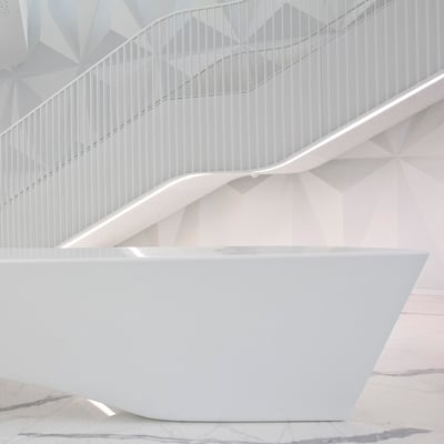 Neįprastos formos registratūra iš balto akrilinio akmens corian verslo centre / gamintojas - Gforma