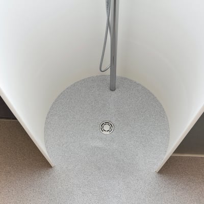 Round shower cabin fabricated from acrylic solid surface Corian / fabricator - Gforma
