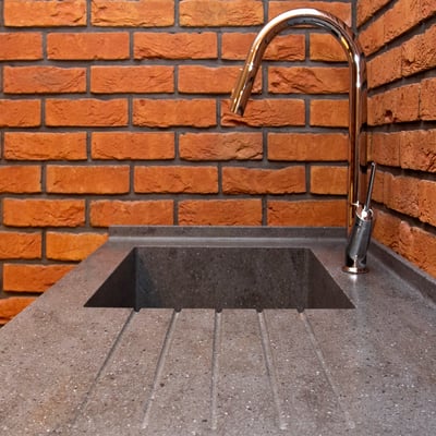 Acrylic stone worktop with integrated sink and milled drain grooves / fabricator: Gforma