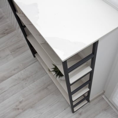 Porcelain windowsill from Laminam Calacatta with shelves underneath 