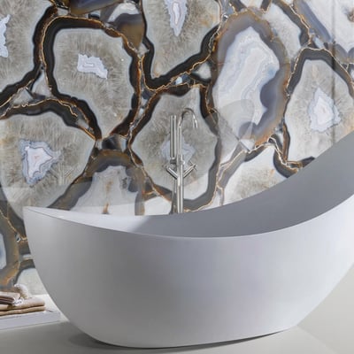 Luxurious bathroom splash wall fabricated from Maer Charme Thera agate 