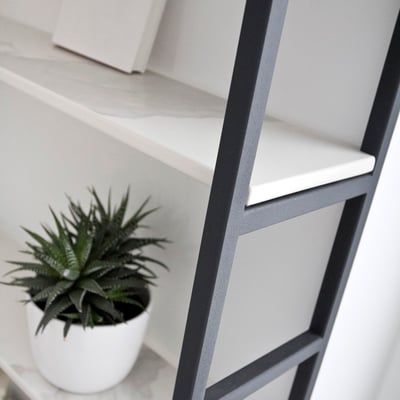 Porcelain shelves in metal frame 