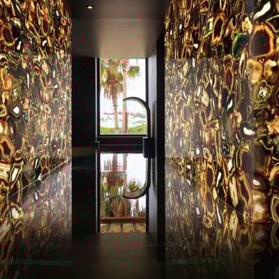 SPA walls fabricated from dark Delta agate traded by Maer Charme company