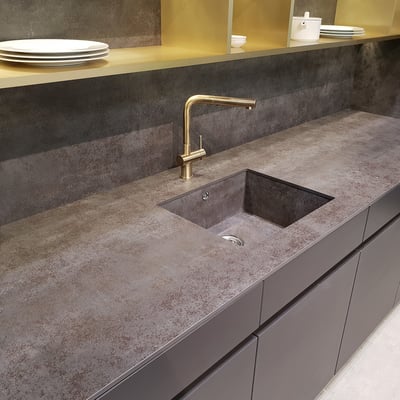 Kitchen sink from Neolith sintered stone with rust effect integrated into worktop