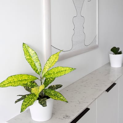 Console top from white engineered quartz with grey pattern