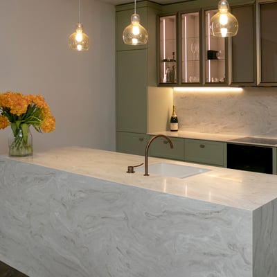 Kitchen island in acrylic stone with built-in ceramic sink / fabricator: Gforma