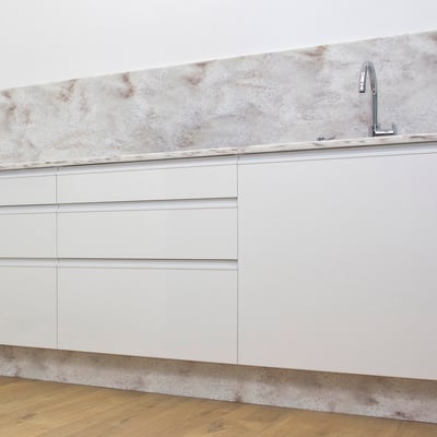 Kitchen topped with acrylic solid surface, acrylic splashback and plinth / fabricator: Gforma