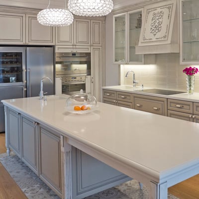 Kitchen island in acrylic stone with classically styled edges / fabricator: Gforma