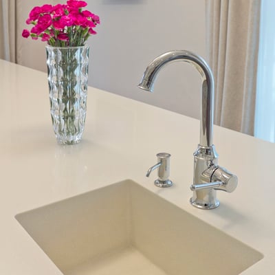 Kitchen island top in solid surface with integrated sink / fabricator: Gforma