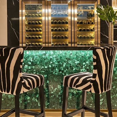 Bar from malachite with integrated illumination by Nemesi Stone